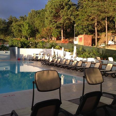 Camping Pineta Hotel Urbino Exterior photo