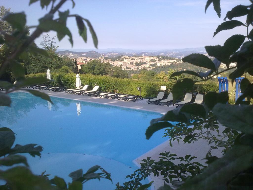 Camping Pineta Hotel Urbino Exterior photo