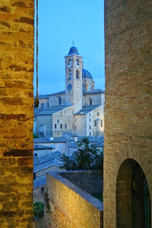 Camping Pineta Hotel Urbino Exterior photo