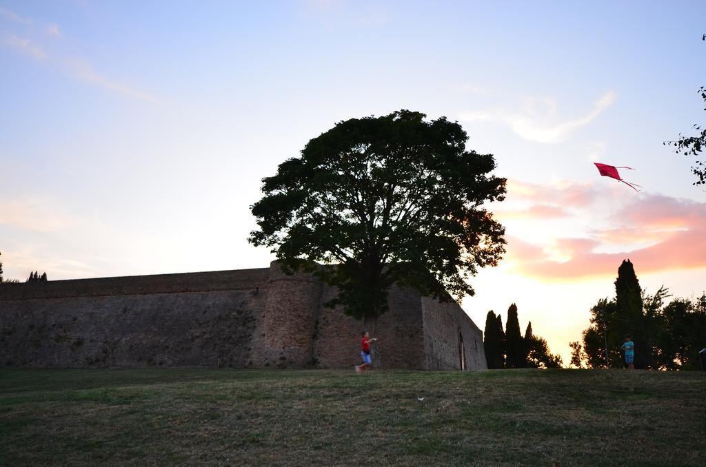 Camping Pineta Hotel Urbino Exterior photo