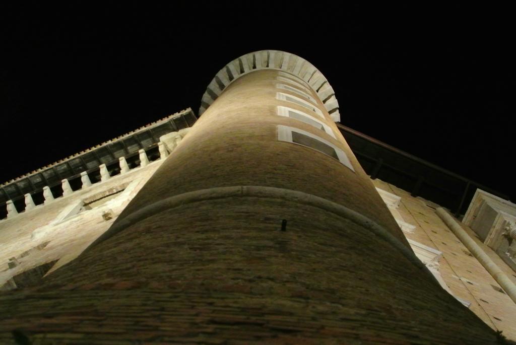 Camping Pineta Hotel Urbino Exterior photo