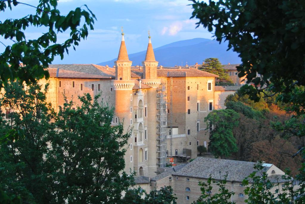Camping Pineta Hotel Urbino Exterior photo