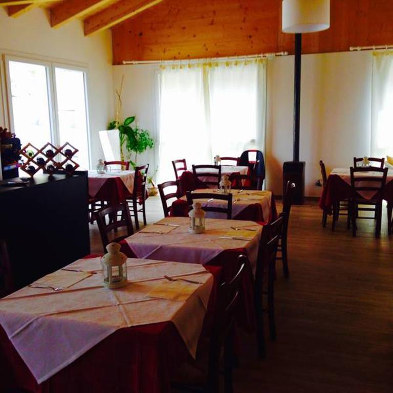 Camping Pineta Hotel Urbino Exterior photo