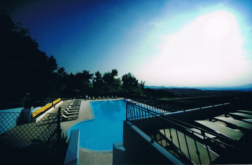 Camping Pineta Hotel Urbino Exterior photo